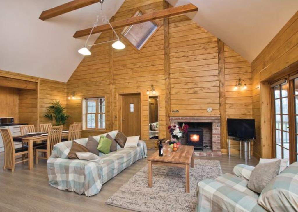 Redbrick Lodges Clipstone Экстерьер фото