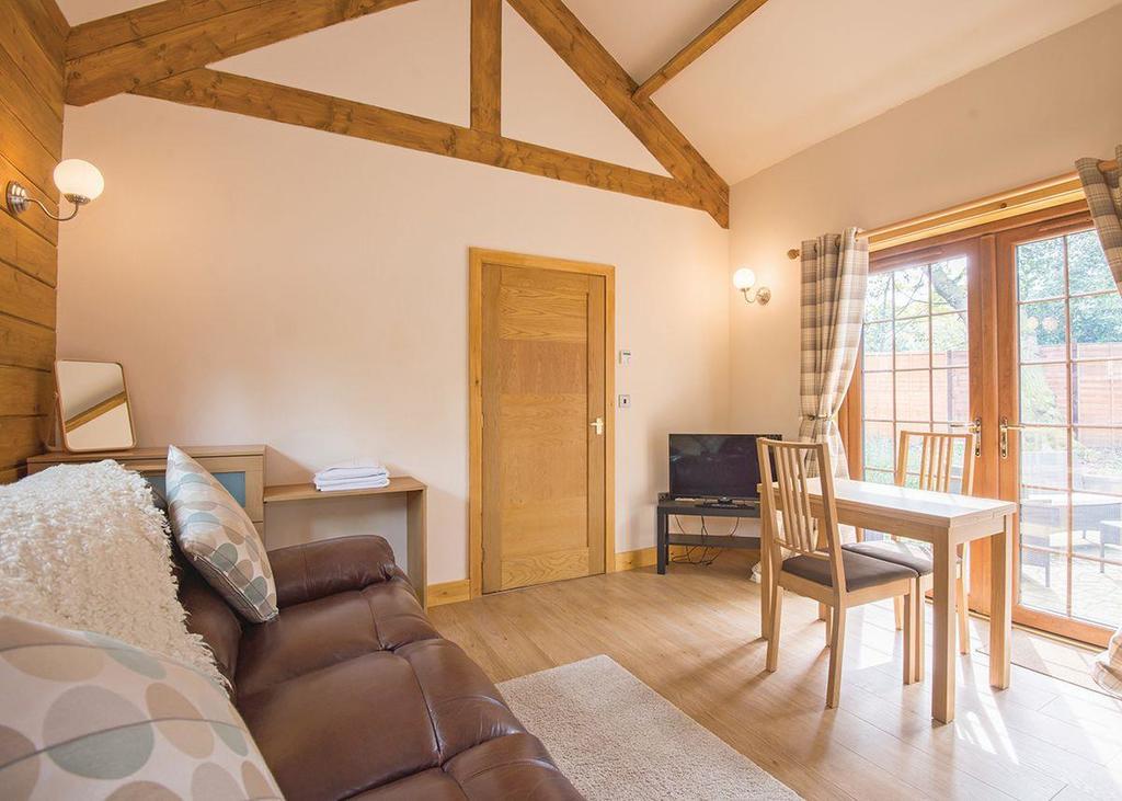 Redbrick Lodges Clipstone Экстерьер фото